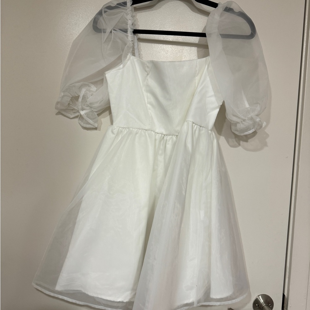 White puff sleeve a line dress